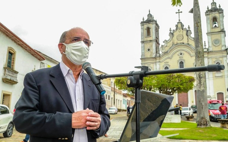 Ronaldo Lopes anuncia o maior aumento salarial para servidores da Educação da Prefeitura de Penedo