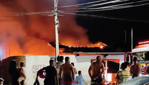 Homem é preso após ameaçar esposa e atear fogo em casa na Zona Sul de Aracaju / Foto: Foto: Portal A8SE/Reprodução