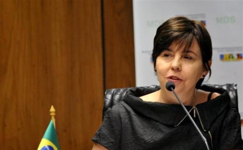 Ministra participa de ato público sobre a universalização do acesso à água