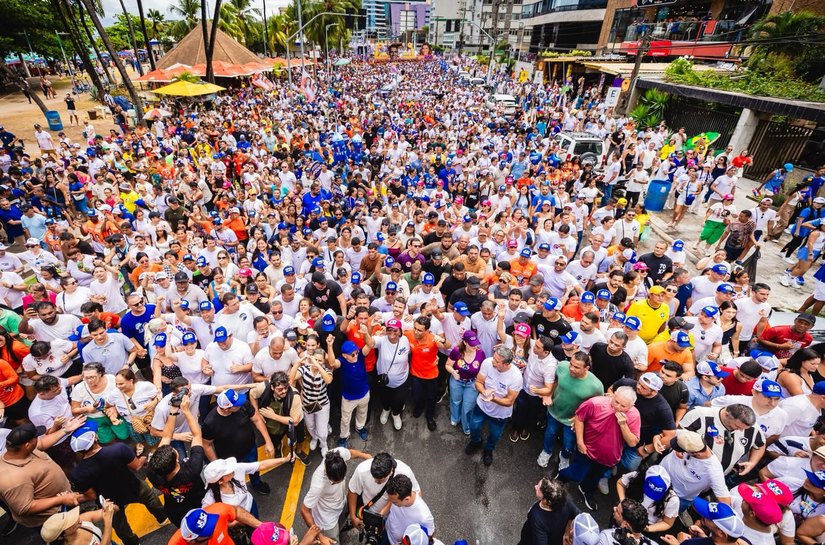 Onda gigante de mudança toma conta da orla de Maceió e pede JHC governador de Alagoas