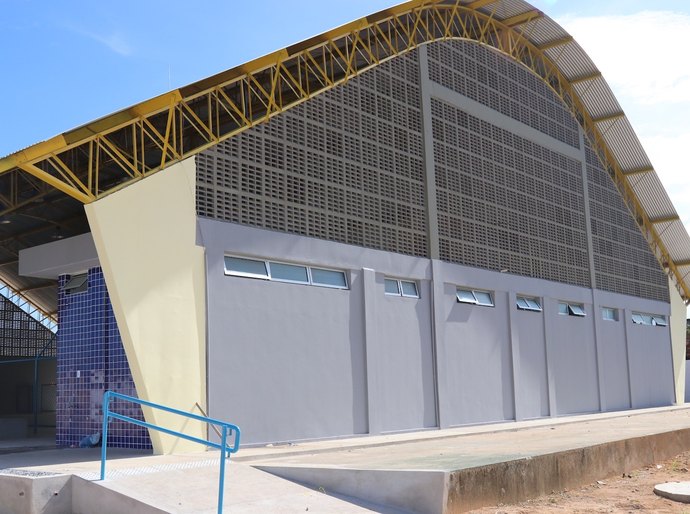 Governo de Alagoas inaugura ginásio para estudantes do Benedito Bentes