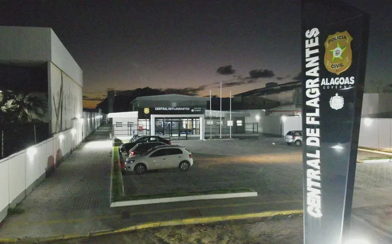 Homem é preso após agredir mãe e esposa grávida em Maceió