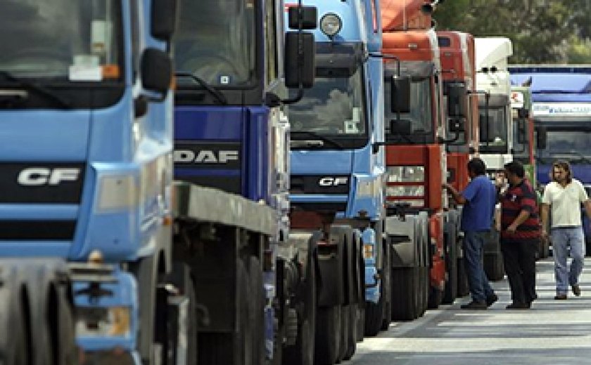 Greve dos caminhoneiros teve impacto de R$ 15 bi na economia, diz Fazenda