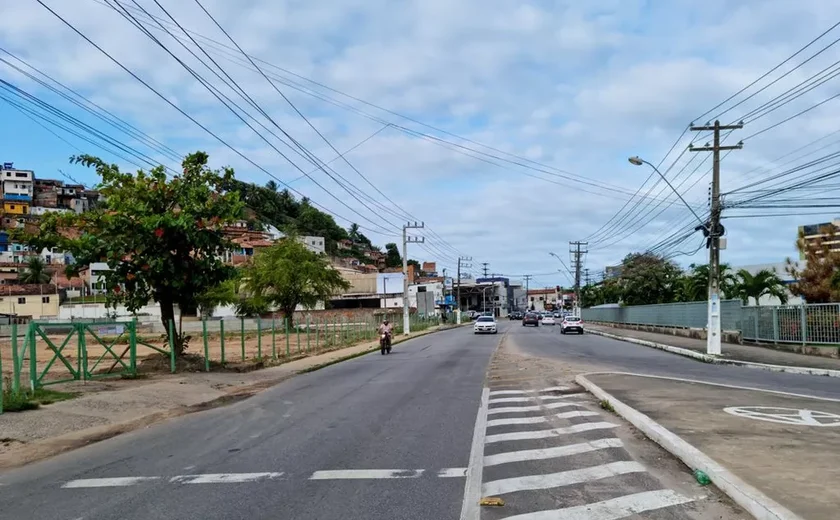 Mulher fica só de sutiã após ter camisa de time rasgada em Cruz das Almas