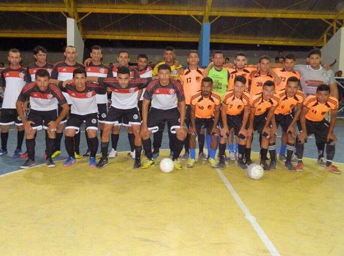Prefeito Zé Adelson dá pontapé inicial na abertura do campeonato de futsal