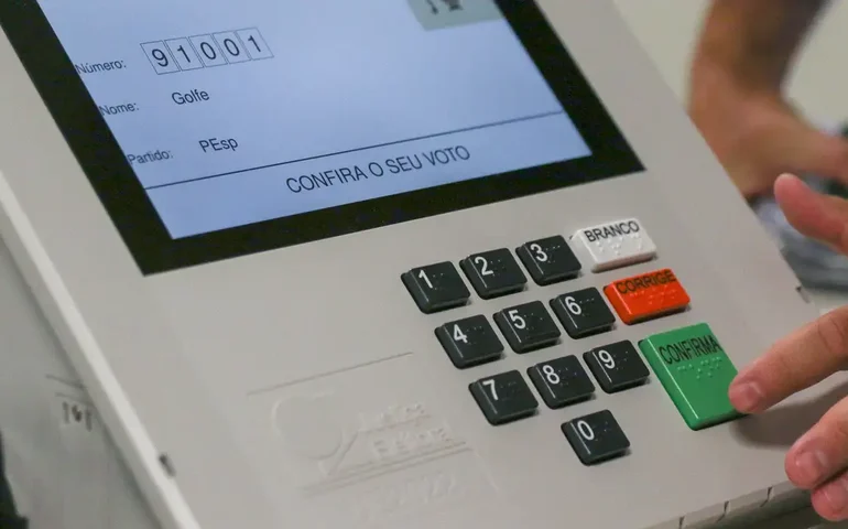 Jovens de 16 a 18 anos podem tirar 1º título de eleitor até 8 de maio