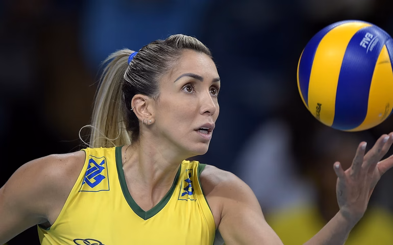 Thaísa desaba no choro em despedida da seleção de vôlei na Olimpíada: 'Esse bronze vale ouro'