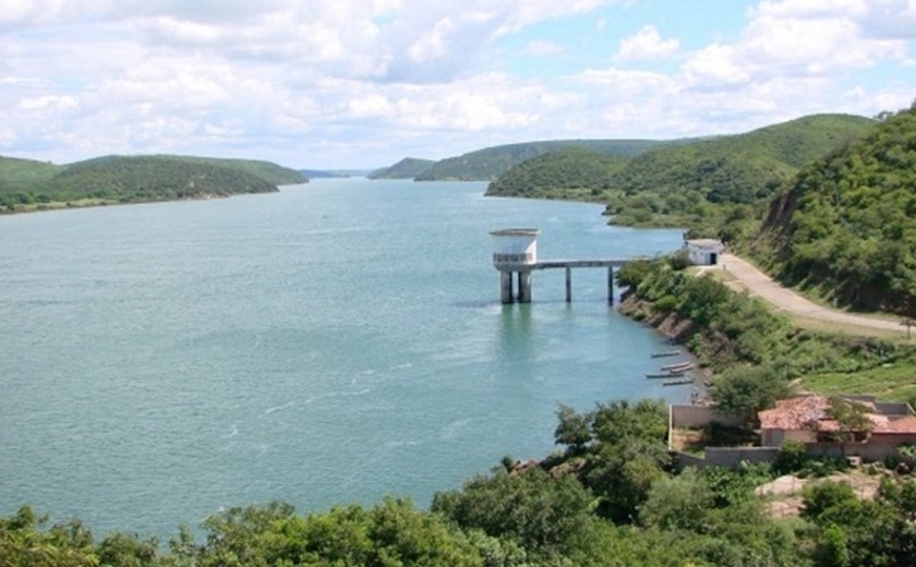 Bacia Leiteira: Casal paralisa sistema para realizar manutenção elétrica