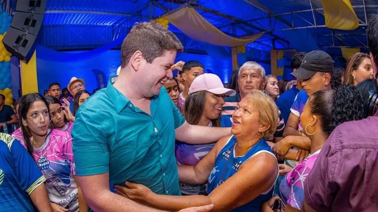 Davi Davino Filho reativa redes sociais e se mostra ‘vivo’ para eleição em Maceió
