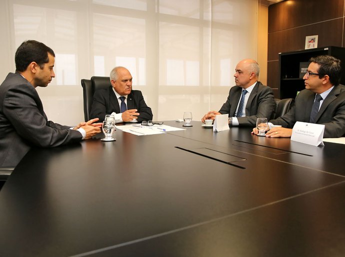 Presidente do TJ/AL discute com procuradores repasses de precatórios do Município