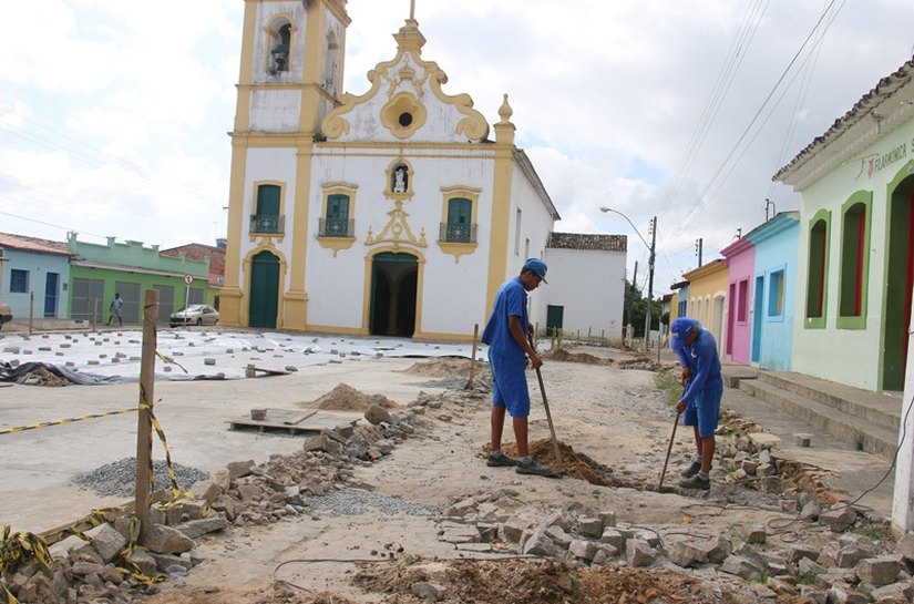 SAAE de Marechal inicia obra de troca de tubulação no Largo da Matriz