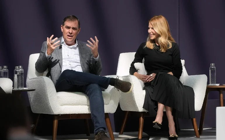 Amazon anuncia uma 'grande expansão' com a OpenAI à medida que os laços com a Microsoft se afrouxam.