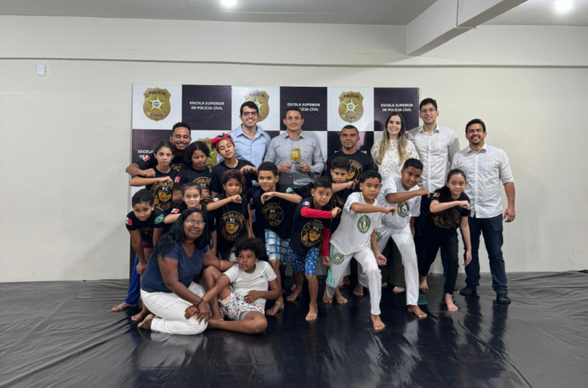 Delegado-geral visita projeto social da Escola Superior de Polícia Civil
