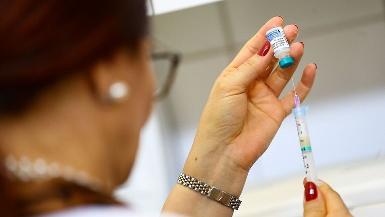 Anvisa recebe documentos para submissão contínua da vacina contra Covid-19