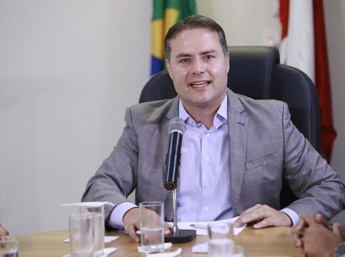 Governador anuncia liberação de R$ 8 milhões para operação contra à seca