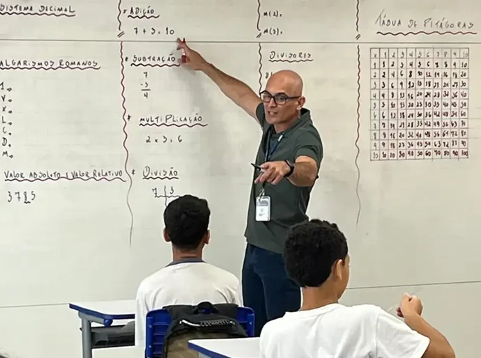 Desafio dos professores é chamar atenção dos estudantes durante aulas