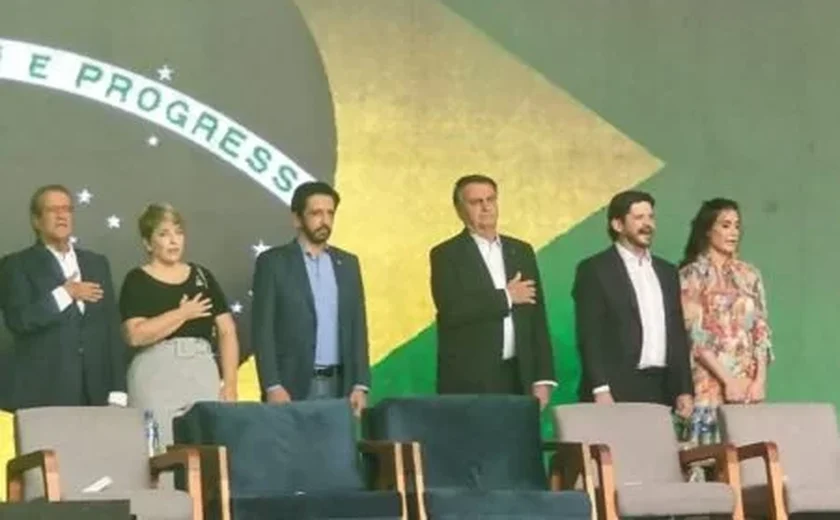 Bolsonaro diz que será “alternativa” ao Brasil enquanto estiver vivo