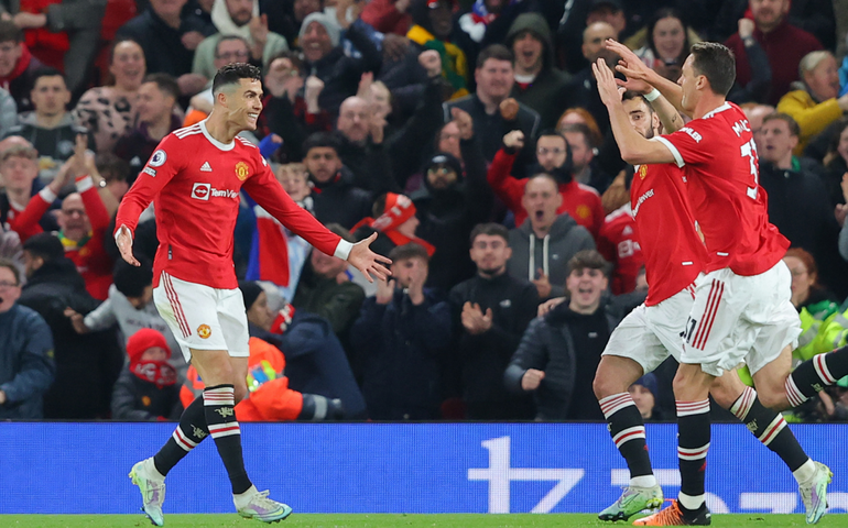 Cristiano Ronaldo marca e busca empate para o Manchester United contra o Chelsea