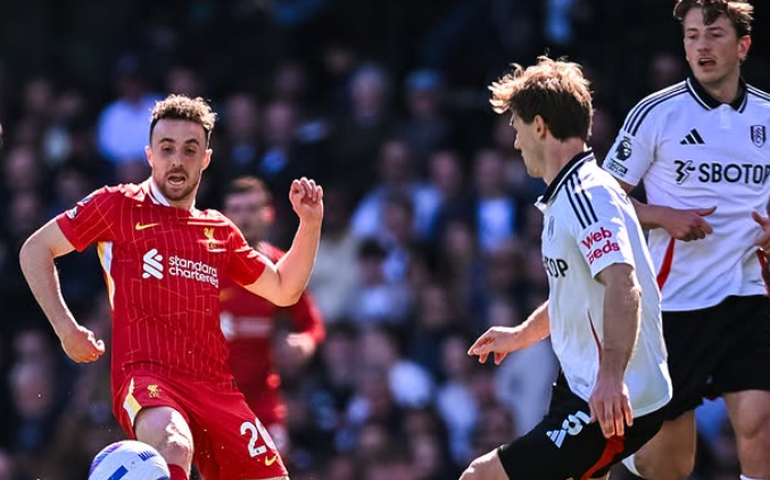 Liverpool perde para o Fulham e vê cair uma invencibilidade de 26 partidas no Campeonato Inglês