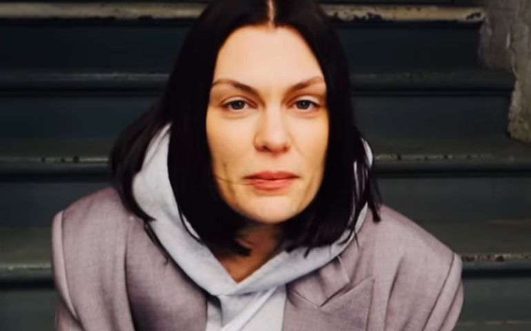 Com câncer, Jessie J revela crise de pânico e diz que um alimento específico ajudou; saiba qual