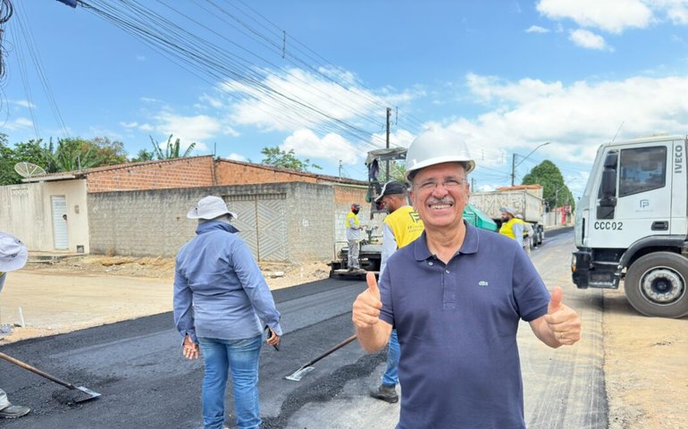 Ronaldo Lopes acompanha avanço das obras de pavimentação com asfalto em Penedo