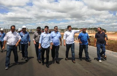 Vice-prefeito Marcelo Palmeira vistoria obras no Conjunto Maceió I 