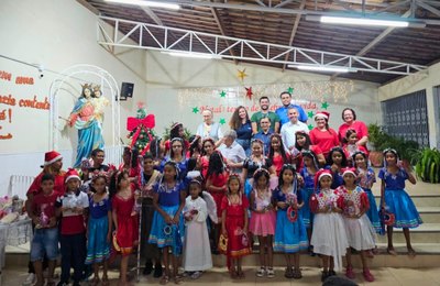 Um Natal com sorrisos: colaboradores da Conasa Águas do Sertão se unem para levar doçura a crianças do interior