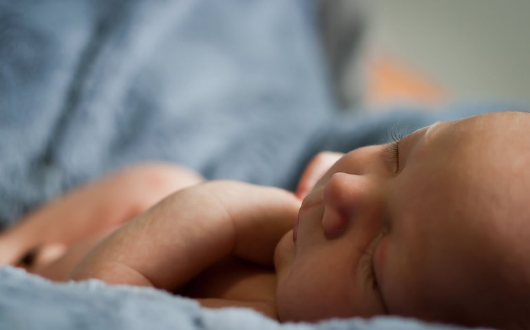 Brasil elimina transmissão vertical do HIV de mãe para bebê