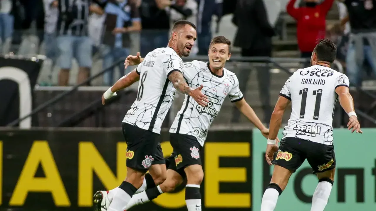 Renato Augusto emociona em adeus ao Corinthians: 'É com lágrimas nos olhos que me despeço'
