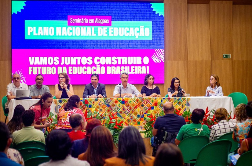 Rafael Brito destaca desafios e avanços durante Seminário Nacional do Novo PNE em Alagoas