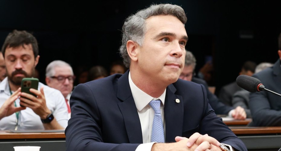 Rafael Brito alerta para fake news sobre fim da escala 6x1 e reforça direito ao descanso
