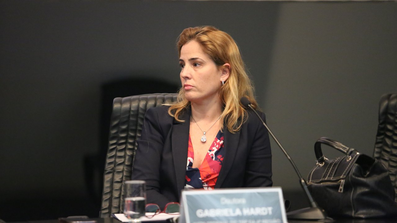 Comissão da Câmara aprova convite para ouvir juíza Gabriela Hardt e seu pai