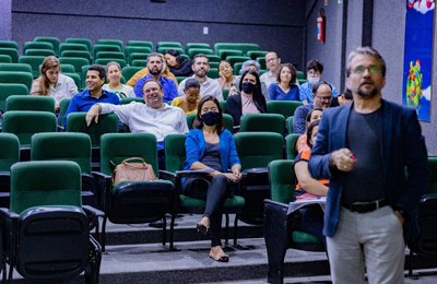  Prefeito Luciano acompanha servidores em curso de atualização sobre processos licitatórios