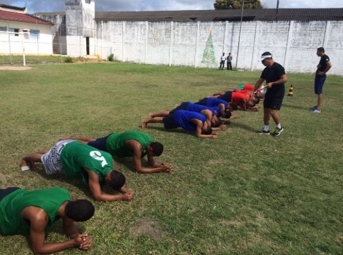 Esporte e brincadeiras de infância dinamizam atividades socioeducativas