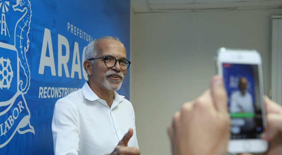 Prefeito Edvaldo Nogueira anuncia pagamento de salário / Foto: Ana Lícia Menezes/PMA