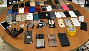 Mais de trinta celulares furtados são apreendidos dentro de loja no Mercado Central de Aracaju