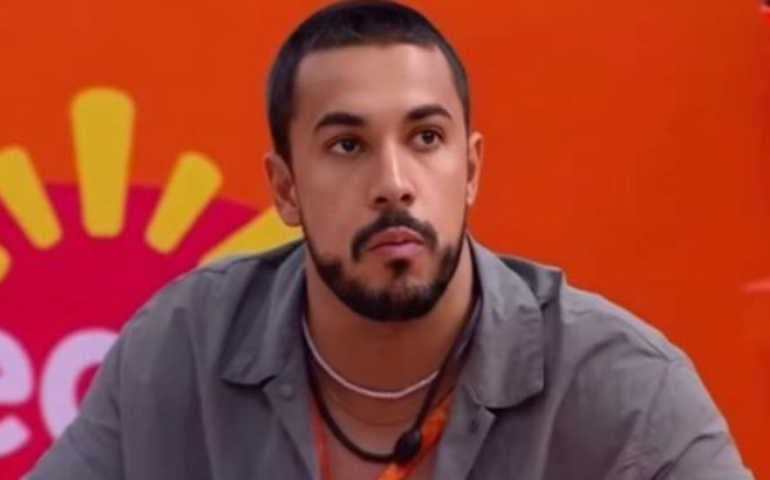 Maike é advertido por produção do 'BBB 25' após mordida e puxão de cabelo em Renata