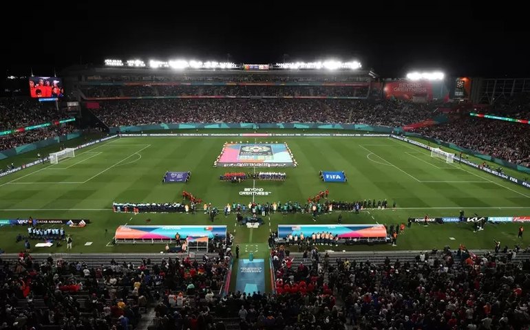 Alarme de incêndio dispara sem querer em estádio da Copa do Mundo feminina e assusta torcida