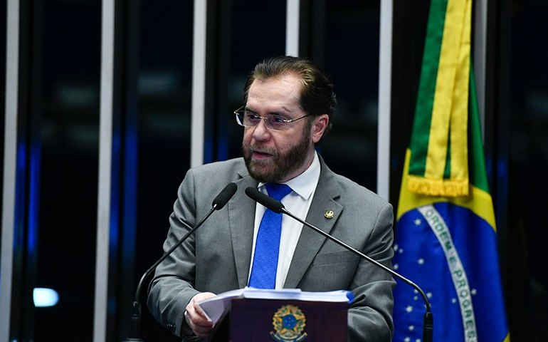 Plínio Valério ressalta necessidade de defender Amazônia da cobiça internacional