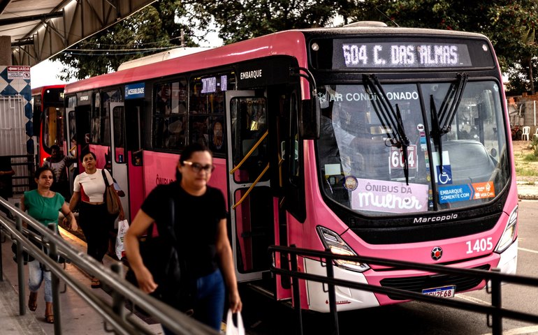 Ônibus da Mulher registra mais de 8 mil embarques na primeira semana de operação