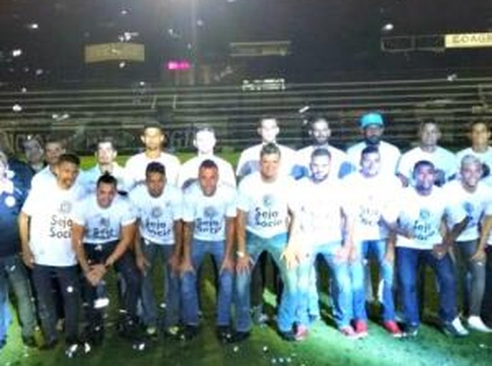 Em noite de festa, alvinegro apresenta o elenco para a temporada de 2016