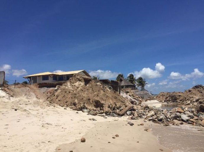 Fiscais do IMA flagram depósito irregular de entulho na Praia do Saco