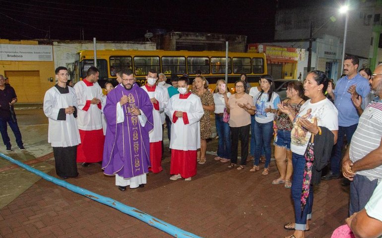 Procissão do Mastro abre oficialmente as festividades da padroeira de Limoeiro de Anadia