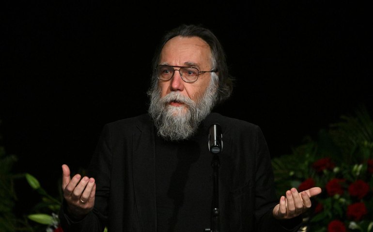 Com retorno de Trump, Rússia e EUA atacam globalistas de 2 frentes, diz filósofo russo