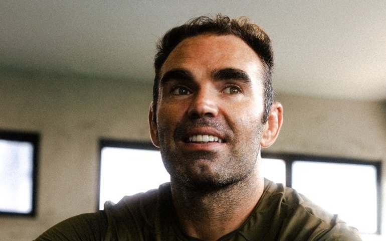 Personal trainer das estrelas, Chico Salgado dá aula, num mesmo dia, para Angélica, Grazi Massafera, Fernanda Torres e Alice Carvalho