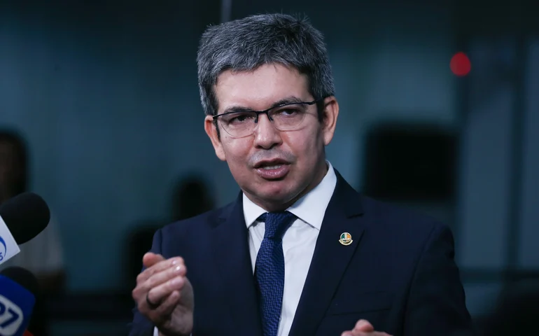 Randolfe defende pressão de caminhoneiros sobre governadores para reduzir ICMS