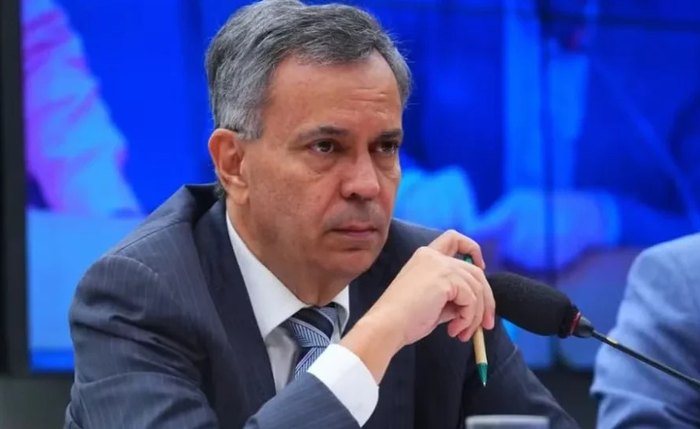 Deputado Félix Mendonça é principal alvo da operação da PF nesta terça-feira