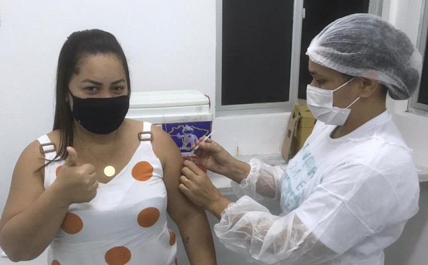 Covid-19: Branquinha começa a aplicar doses da vacina Pfizer