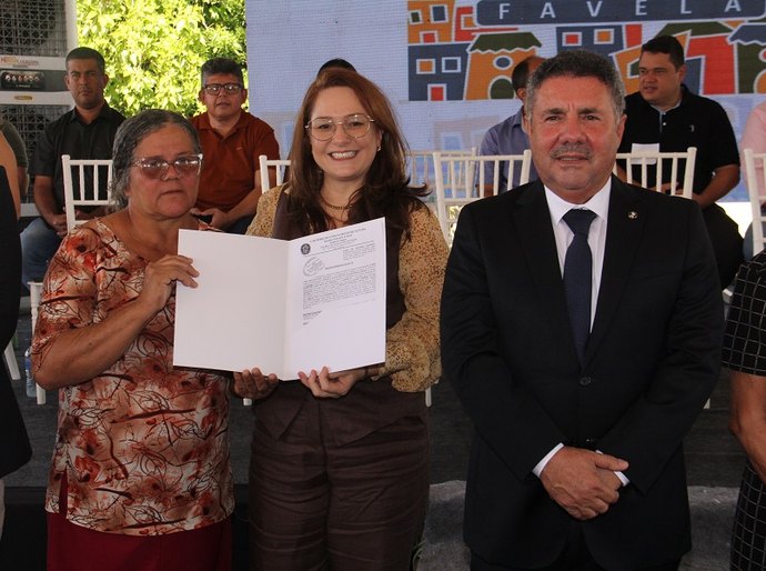 Solo Seguro entrega 121 títulos de propriedade em Satuba e Atalaia