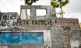 Casa em Maceió afetado por rachaduras provocadas pela exploração de sal-gema da Braskem - Foto: Joédson Alves/Agencia Brasil